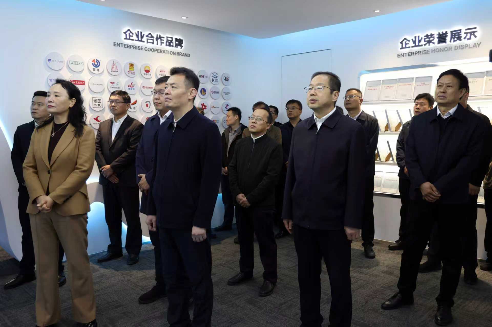 2025年10月28日縣委副書(shū)記、縣長(zhǎng)張小帆，縣政協(xié)主席劉忠亮等到公司調(diào)研人才隊(duì)伍建設(shè)相關(guān)情況